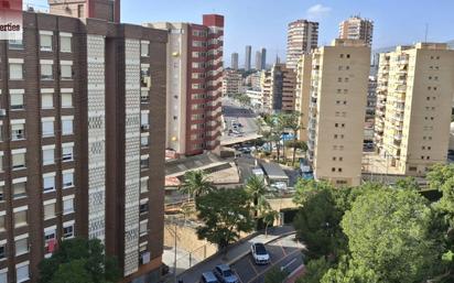 Vista exterior de Estudi en venda en Benidorm amb Piscina comunitària