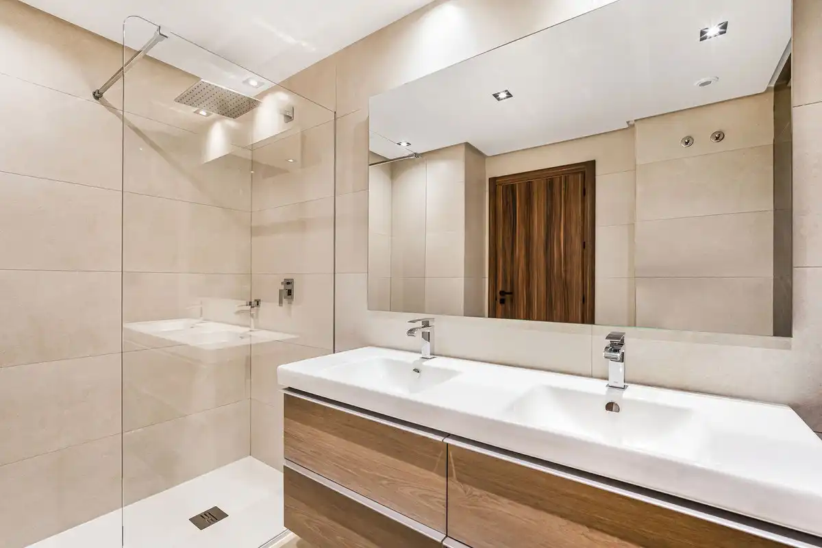Baño de Dúplex de alquiler en Marbella con Aire acondicionado, Terraza y Se aceptan mascotas