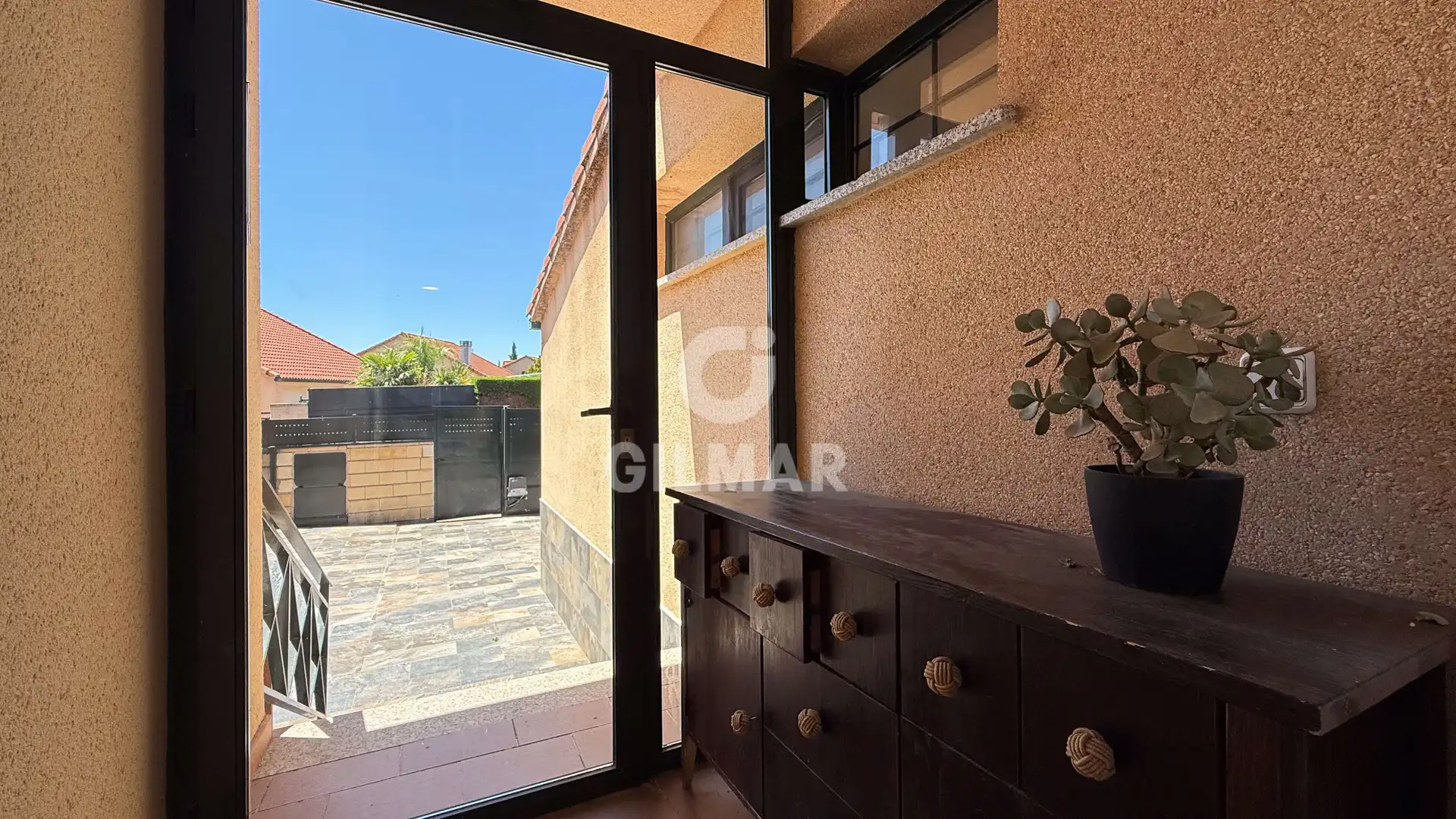 Vista exterior de Casa adosada en venda en Guadarrama amb Calefacció, Jardí privat i Piscina