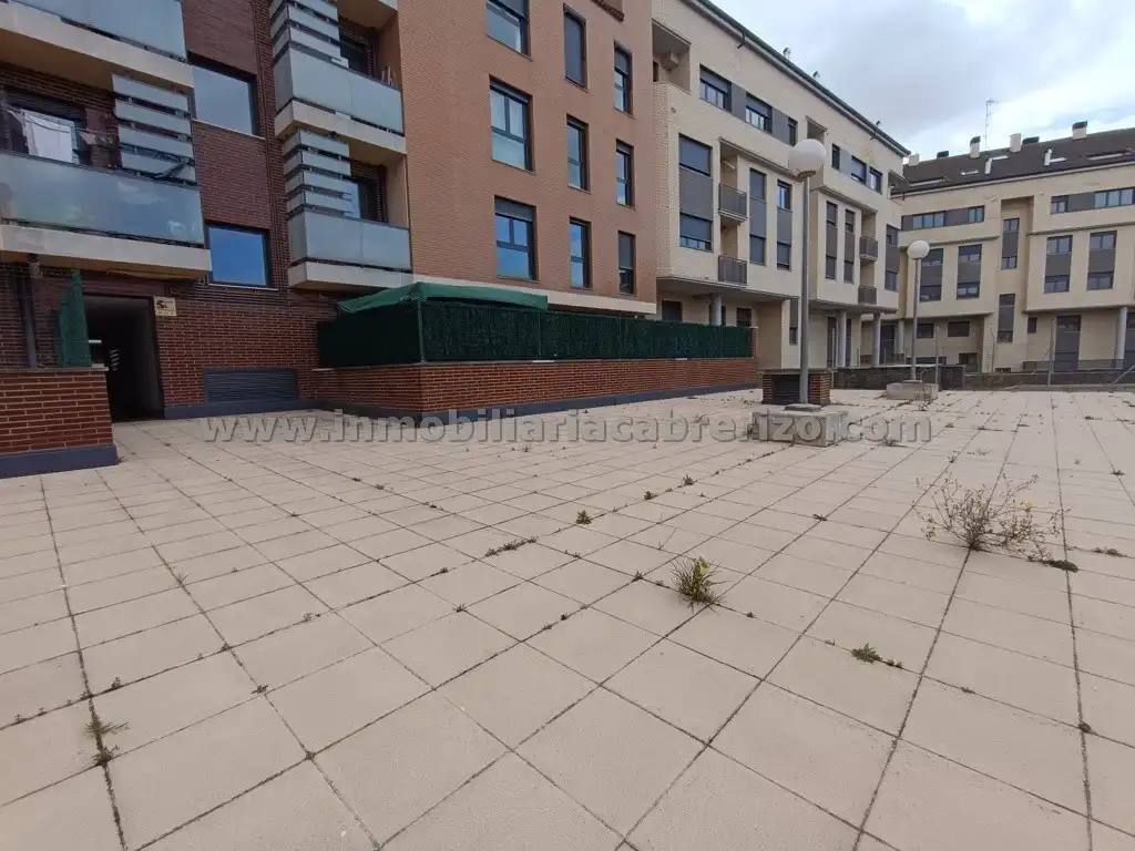 Vista exterior de Ático en venta en Villamediana de Iregua con Calefacción, Parquet y Terraza
