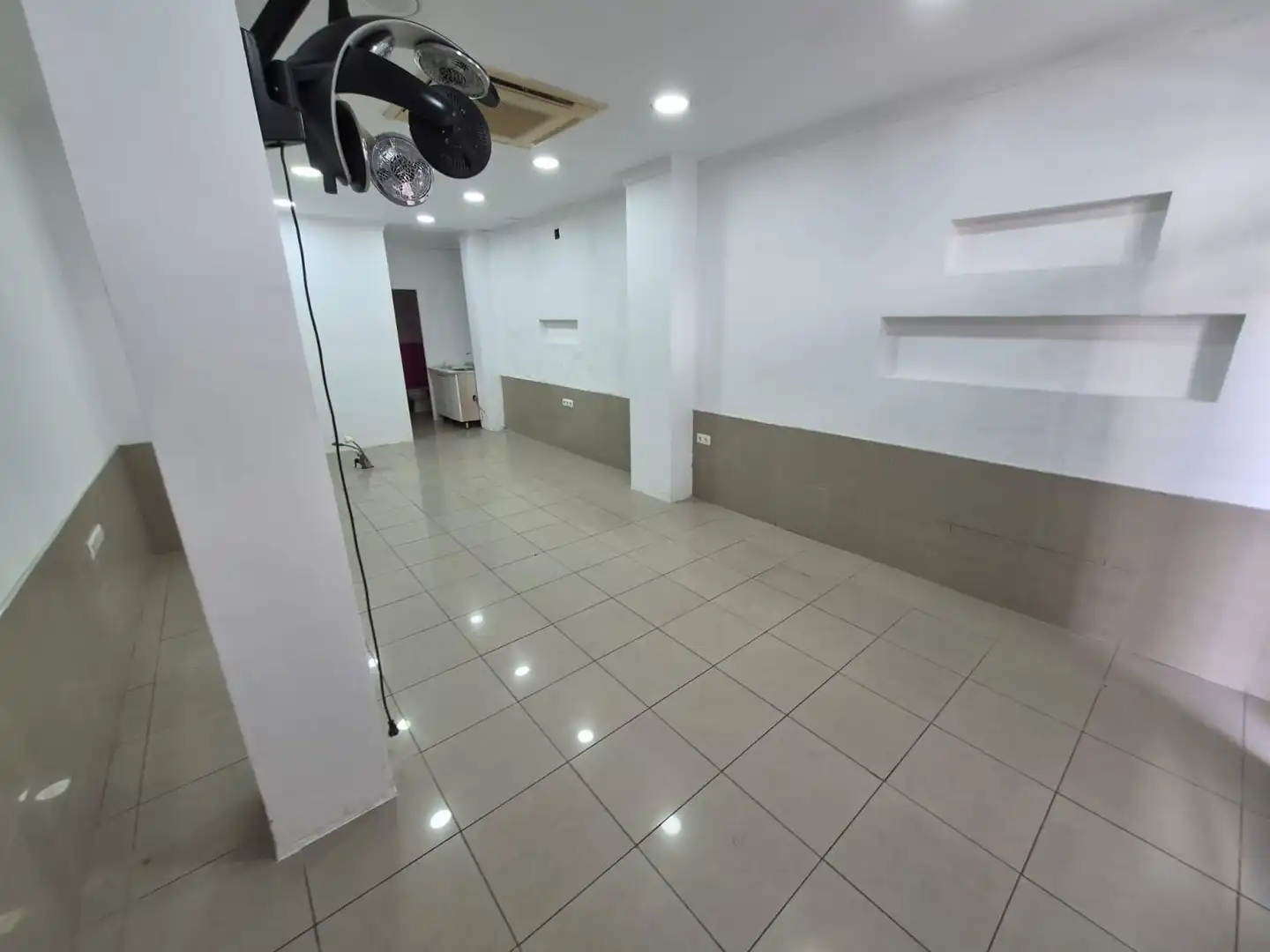 Commercial properties for rent in San Fernando  with Air Conditioner