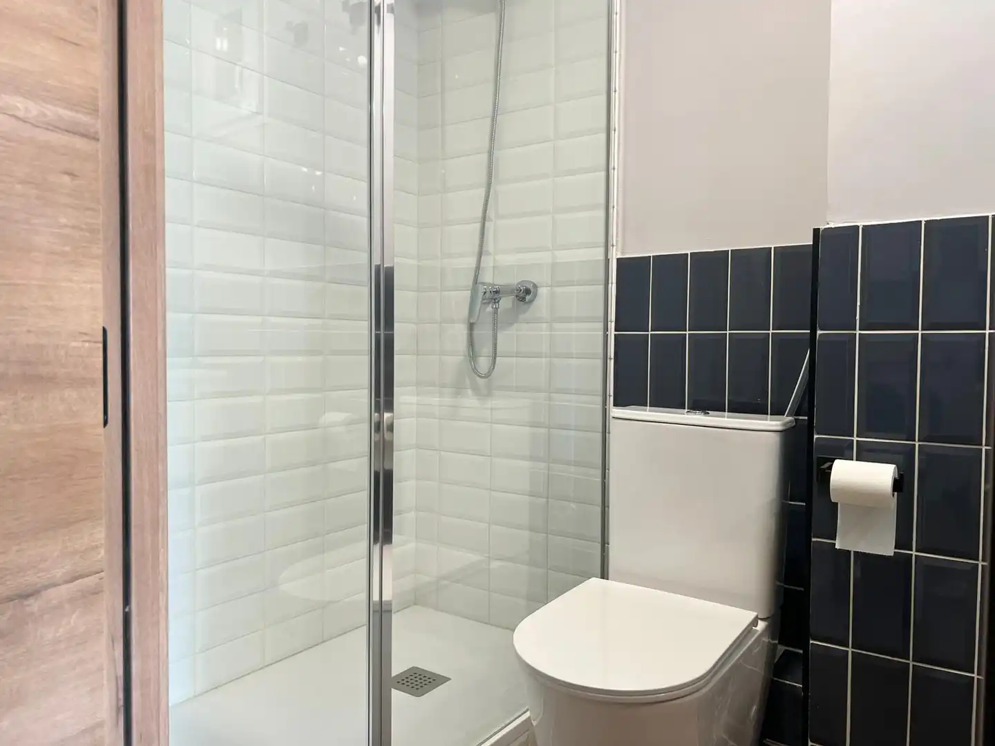 Bathroom of Duplexes for sale in Barcelona  with Air Conditioner, Heating and Parquet flooring