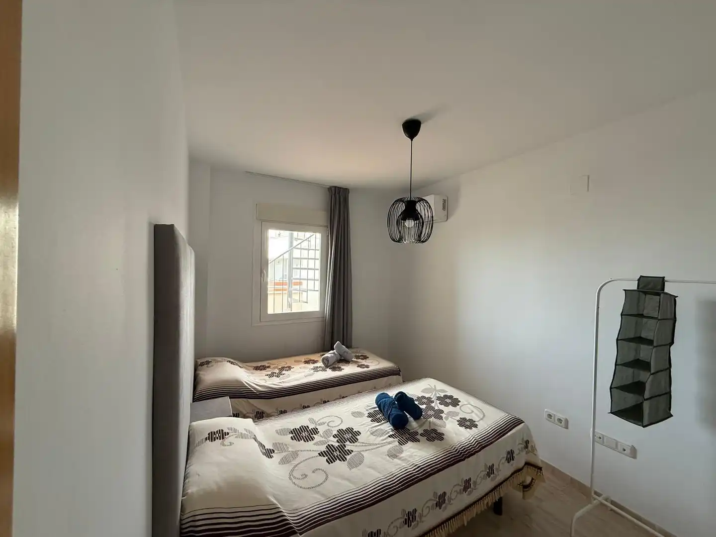 Dormitori de Pis de lloguer en El Ejido amb Aire condicionat, Calefacció i Terrassa