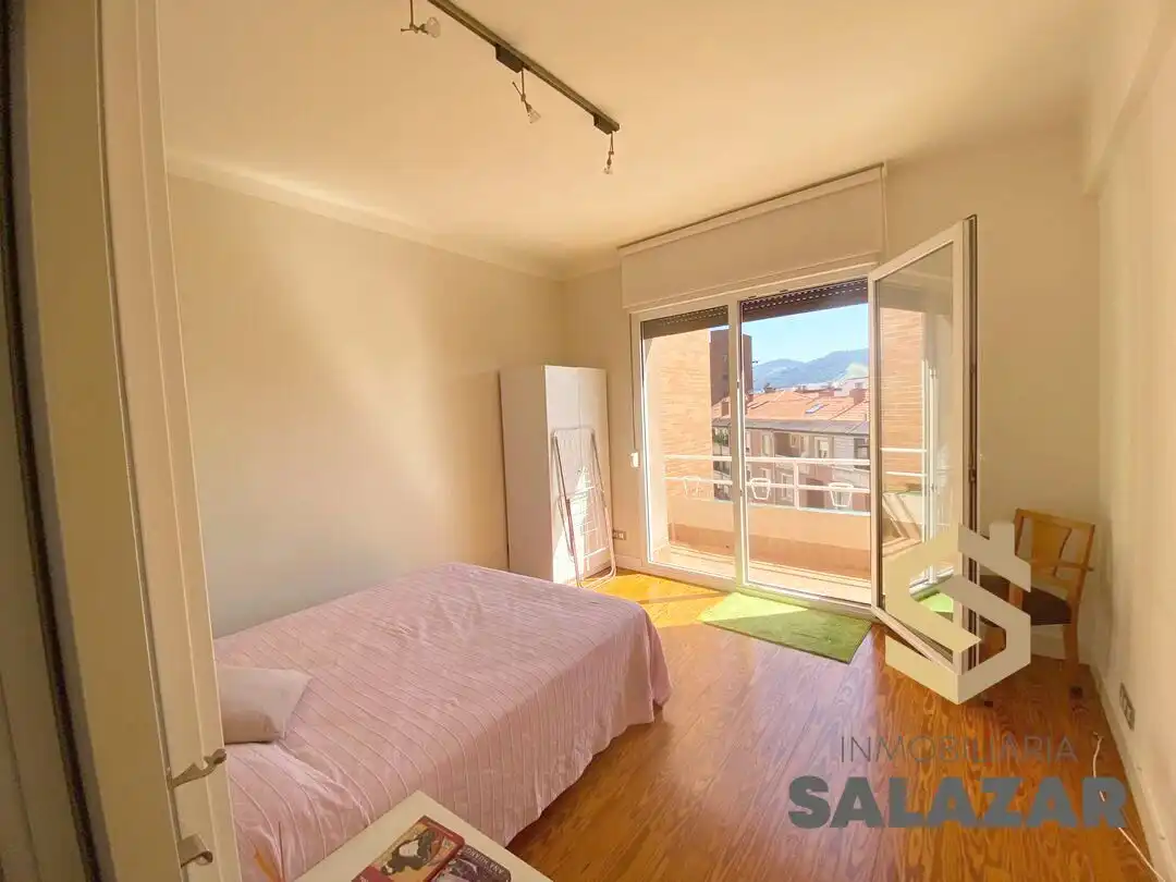 Habitación de Piso de alquiler en Bilbao  con Calefacción, Terraza y Amueblado