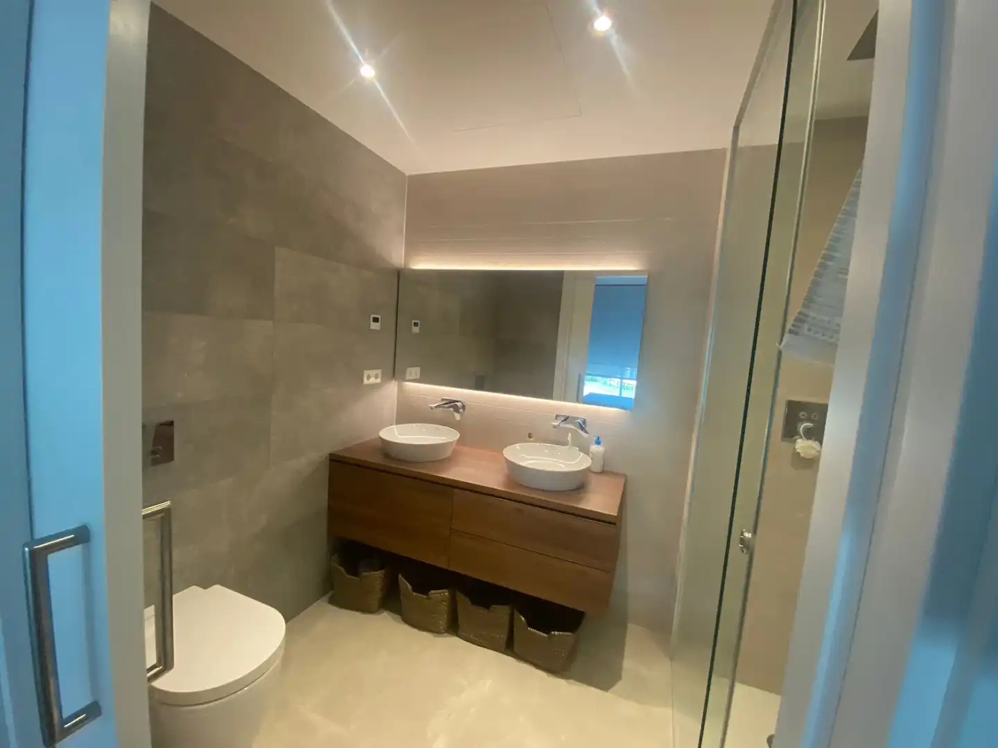 Baño de Apartamento de alquiler en Salou con Aire acondicionado, Calefacción y Parquet