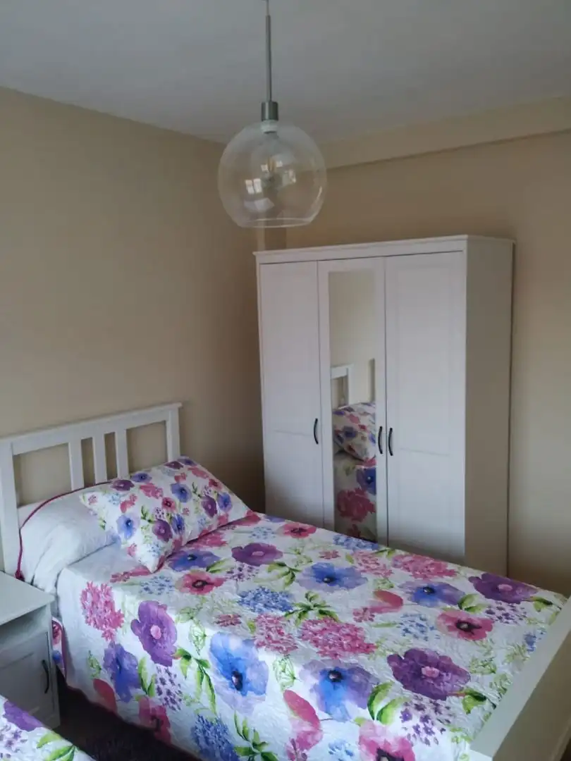 Schlafzimmer von Wohnung zur Miete in Avilés mit Heizung, Parkett und Abstellraum