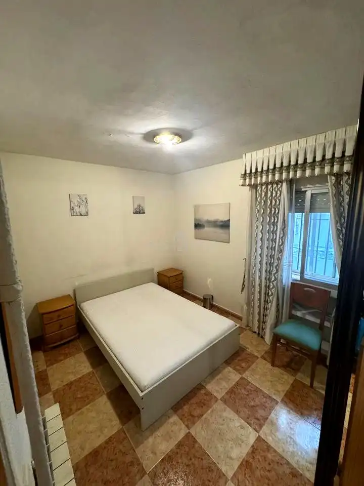 Bedroom of Flat for share in Madrid  with Furnished