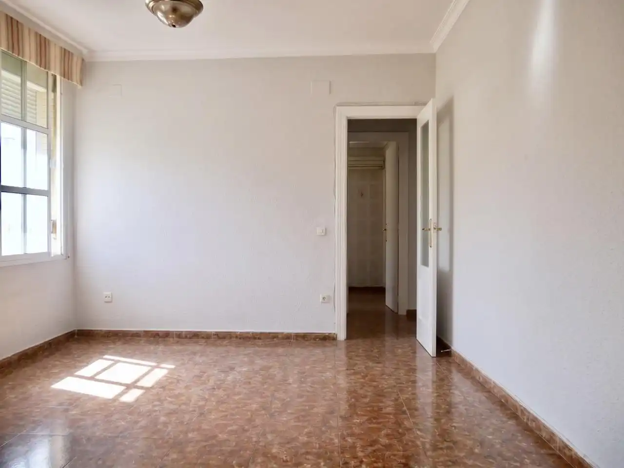 Flat for sale in Sevilla  with Air Conditioner and Furnished