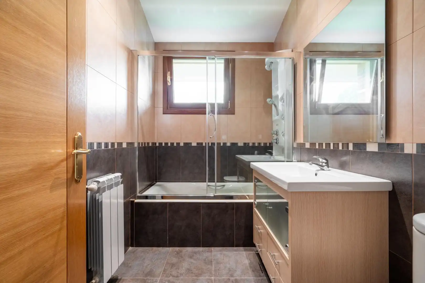 Baño de Casa adosada en venta en Donostia - San Sebastián  con Calefacción, Jardín privado y Terraza