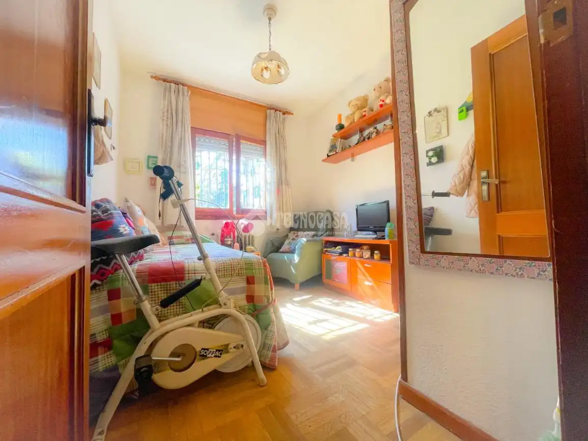 Dormitori de Casa o xalet en venda en Guadarrama amb Calefacció