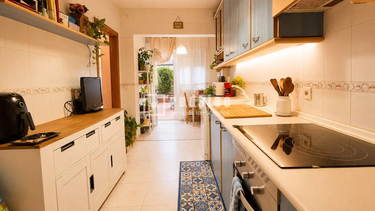 Cuina de Casa o xalet en venda en Seseña amb Calefacció, Jardí privat i Terrassa