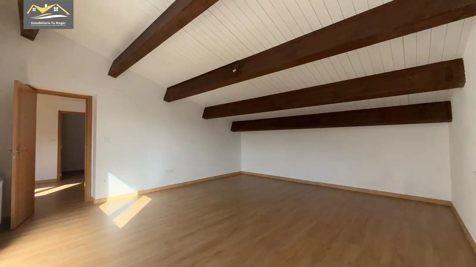 Sala d'estar de Casa adosada en venda en Allariz amb Calefacció, Jardí privat i Terrassa
