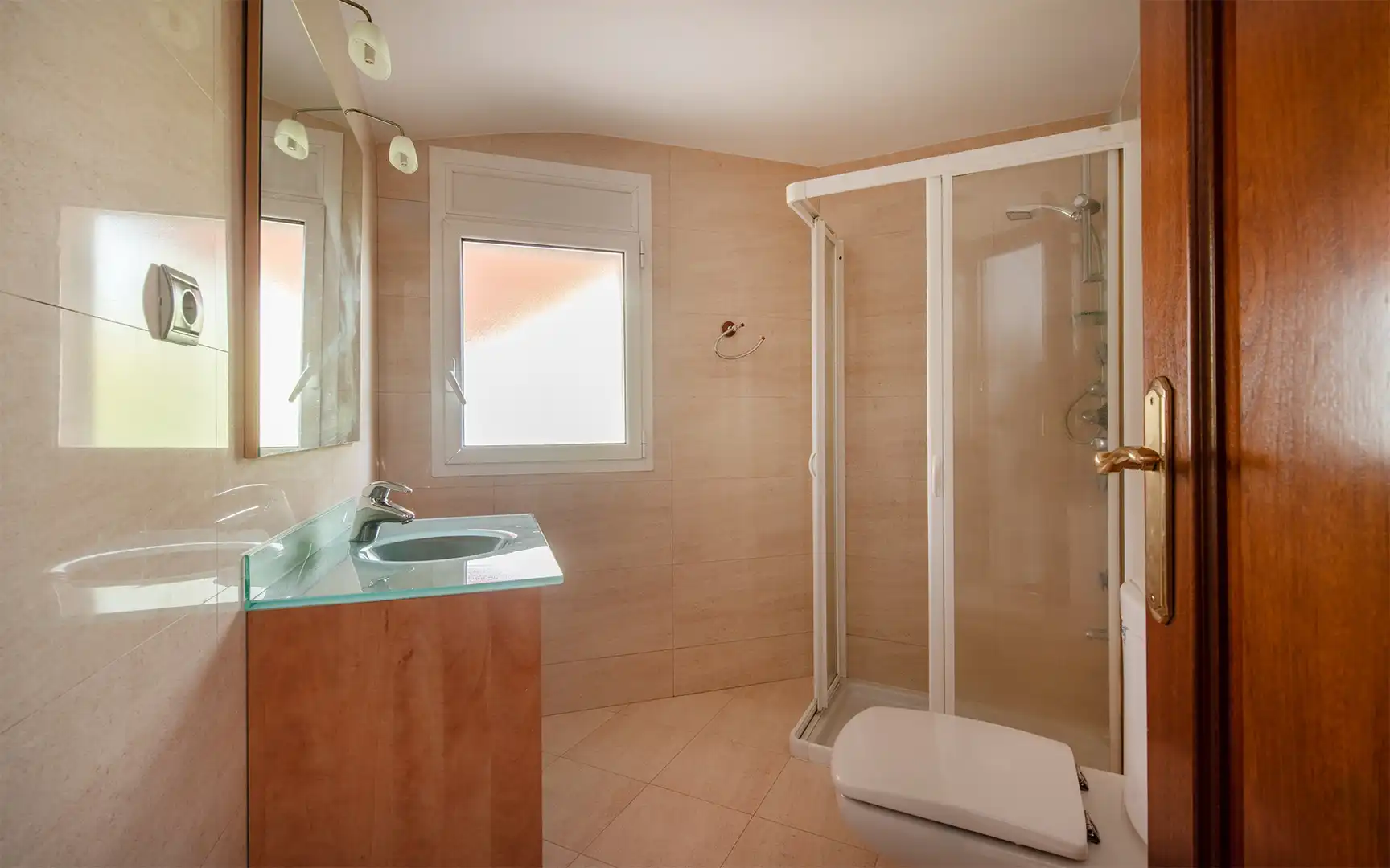 Baño de Casa o chalet en venta en Sant Boi de Llobregat con Aire acondicionado, Jardín privado y Trastero