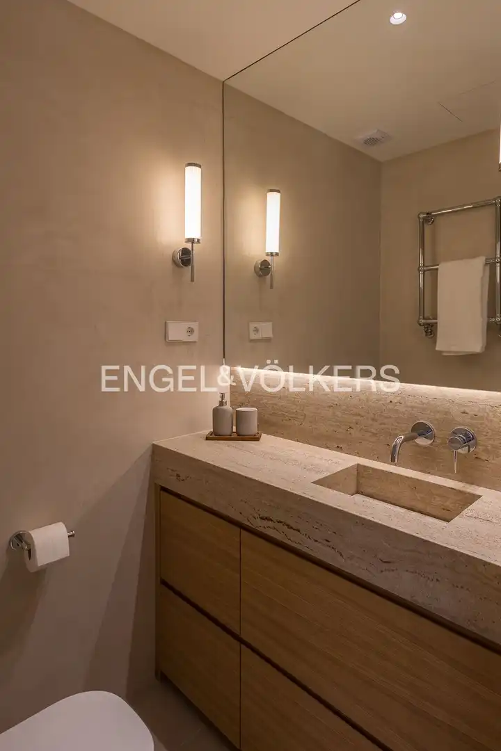 Badezimmer von Wohnung zur Miete in Madrid mit Klimaanlage, Heizung und Terrasse