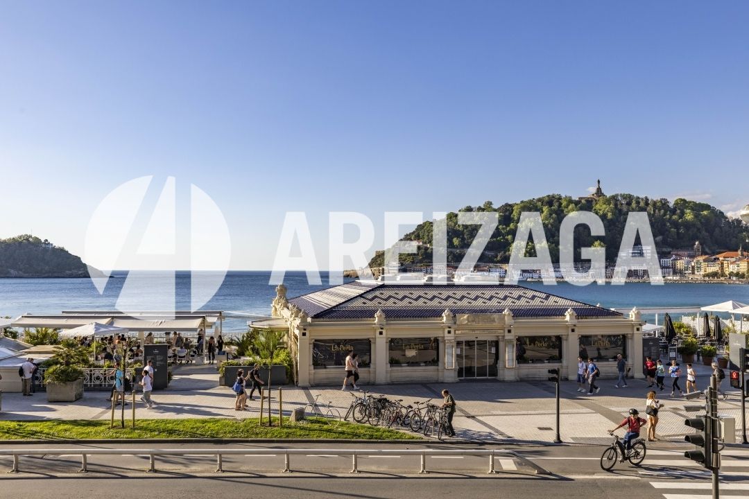 Pis en venda en Donostia - San Sebastián  amb Calefacció i Terrassa