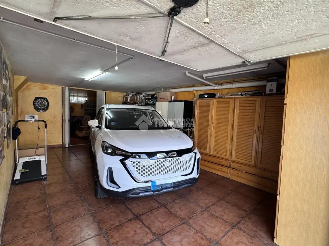 Casa adosada en venta en Valdefresno con Calefacción, Parquet y Piscina comunitaria