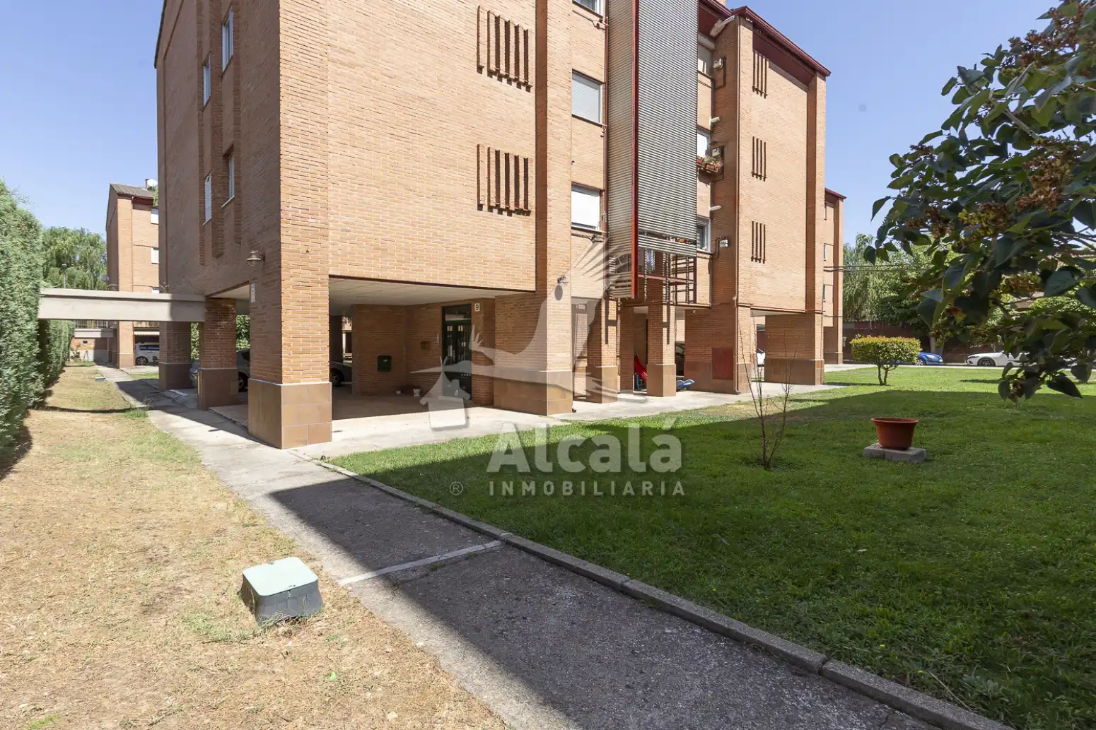 Exterior view of Flat for sale in Alcalá de Henares  with Heating