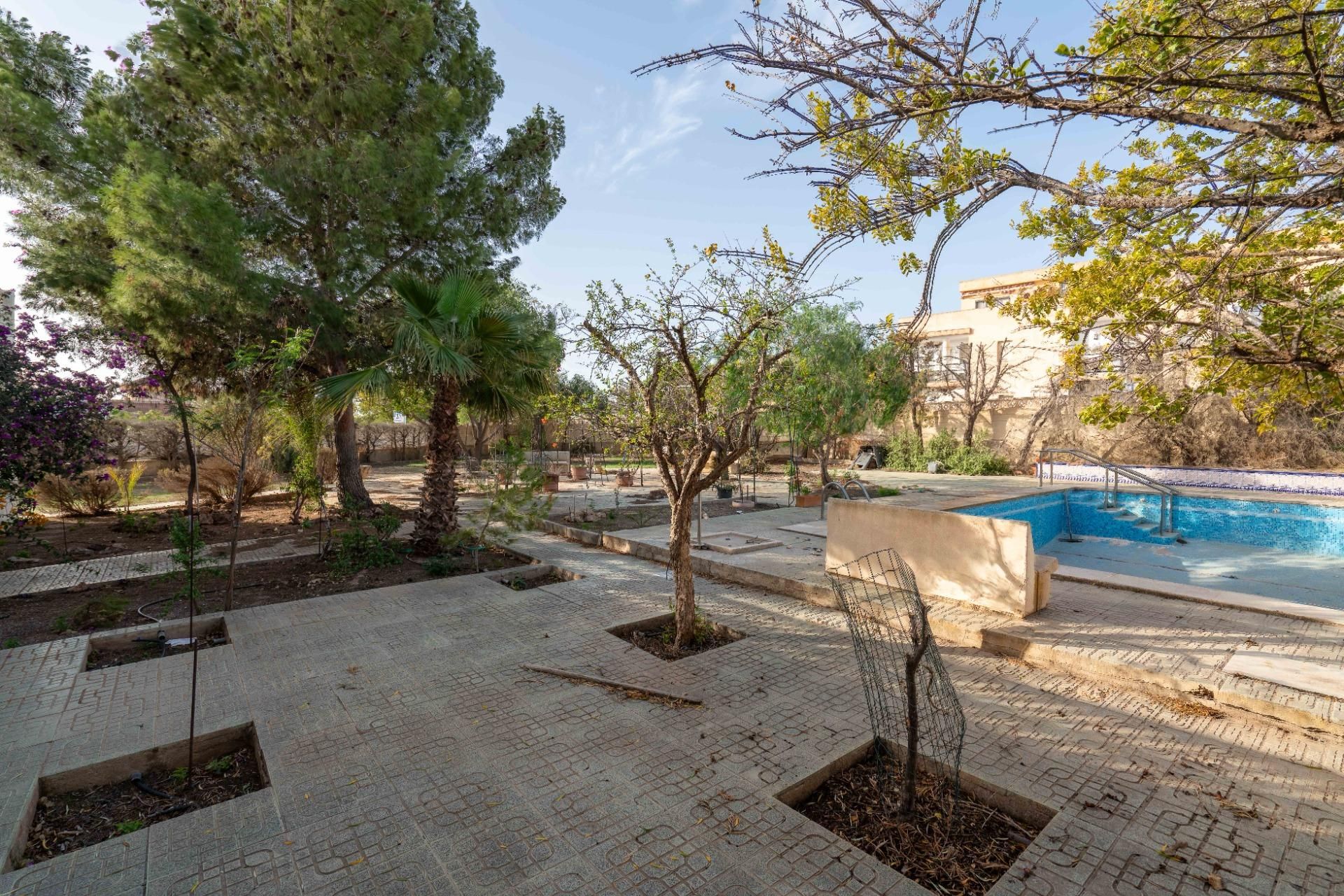 Jardí de Casa o xalet en venda en  Almería Capital amb Aire condicionat, Calefacció i Jardí privat