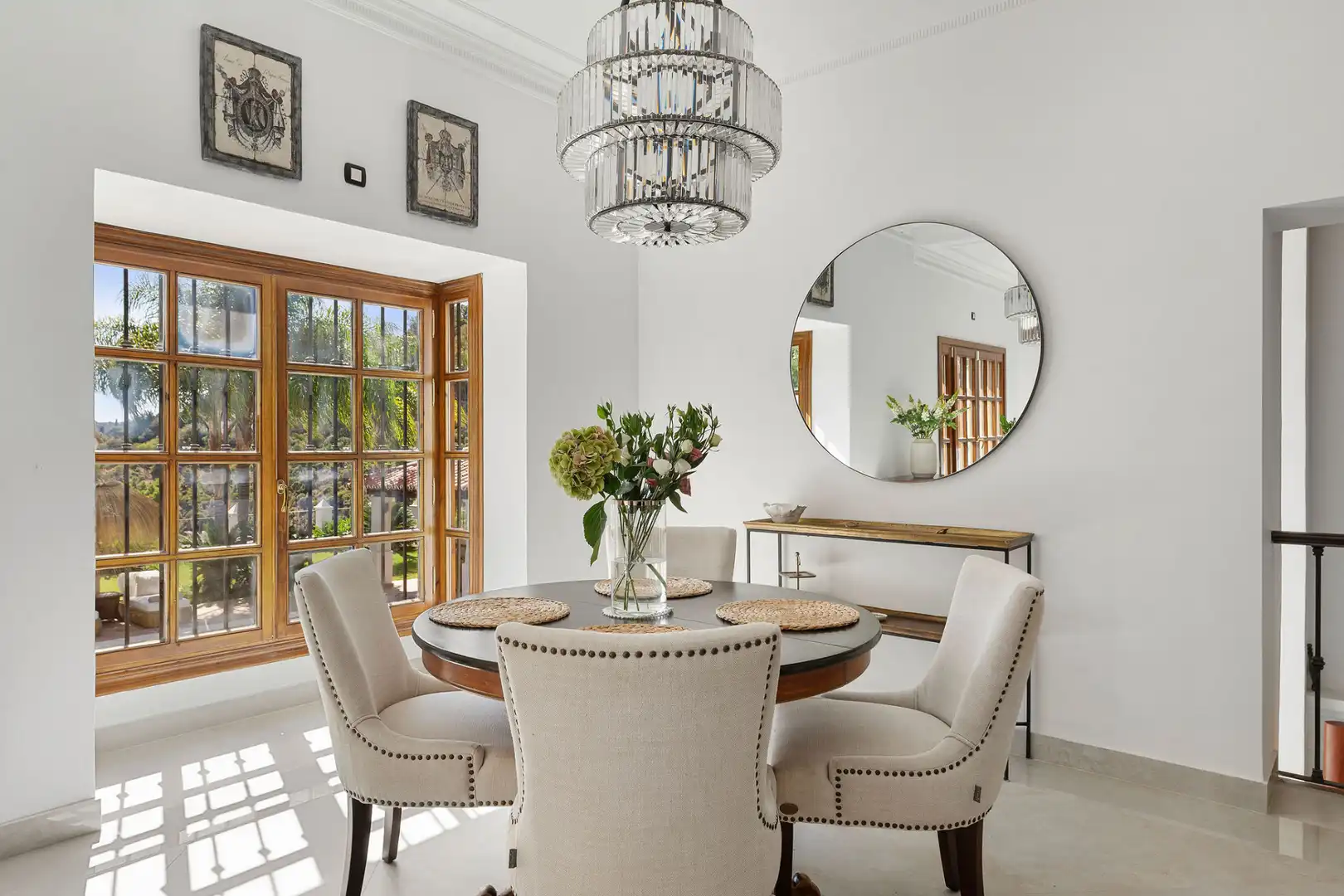 Dining room of Houses for sale in Benahavís  with Air Conditioner, Private garden and Swimming Pool