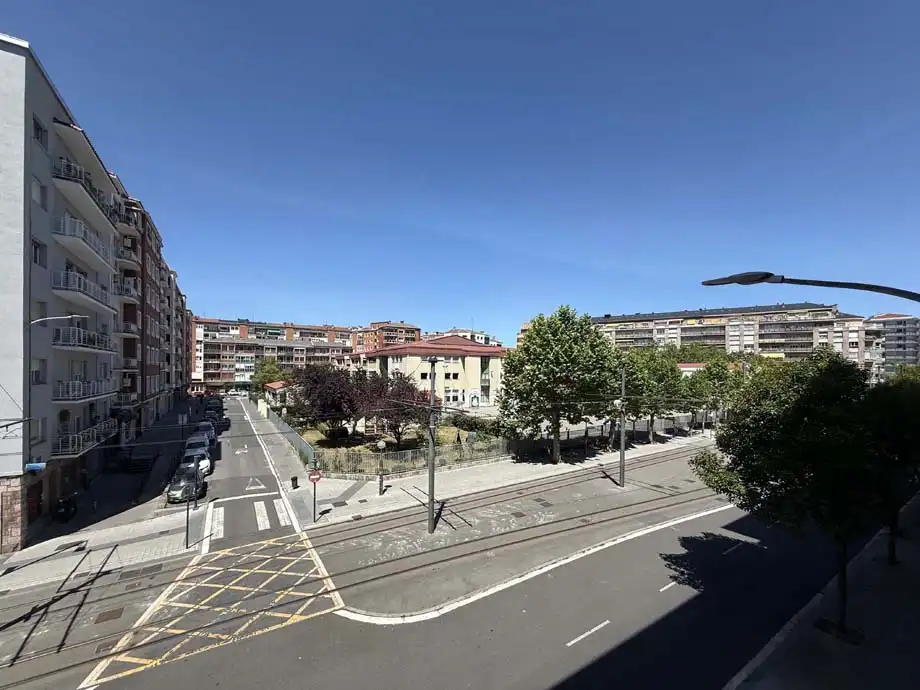 Außenansicht von Wohnung zum Verkauf in Vitoria - Gasteiz mit Heizung und Abstellraum