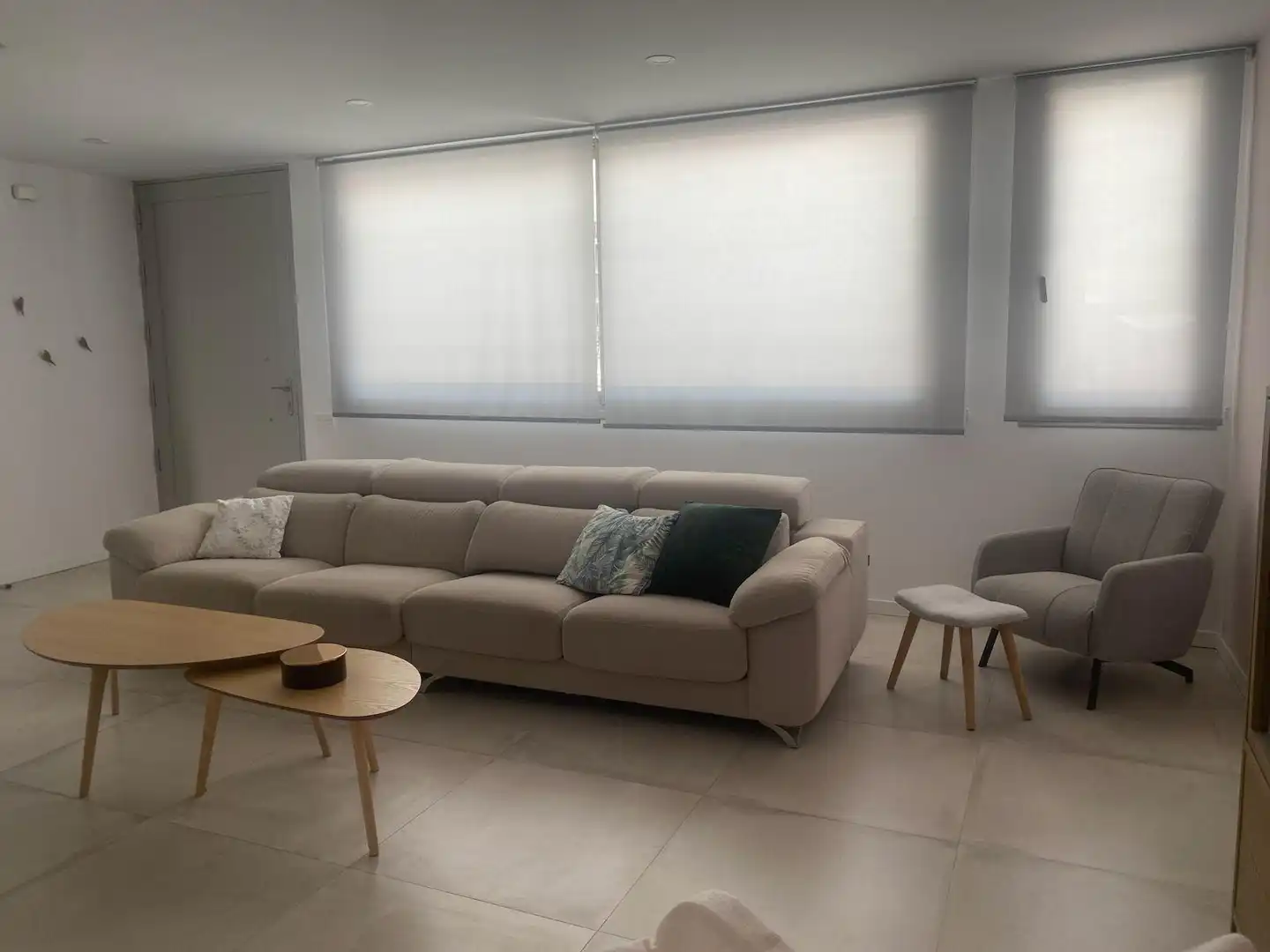 Sala d'estar de Casa o xalet en venda en Cuevas de San Marcos amb Aire condicionat, Calefacció i Jardí privat