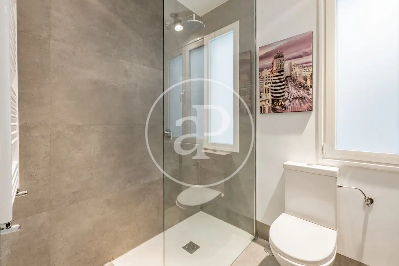 Bathroom of Flat for sale in Madrid  with Air Conditioner, Heating and Balcony