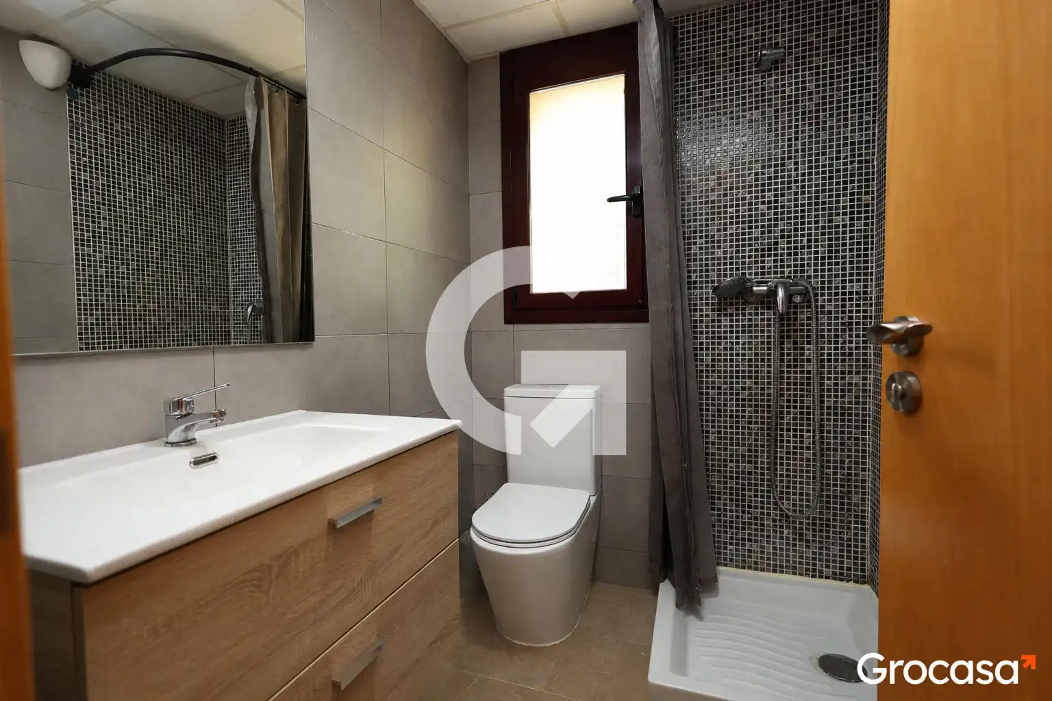 Baño de Piso en venta en Rubí con Aire acondicionado, Horno y Balcón