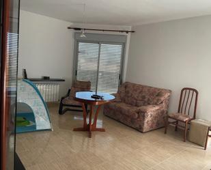 Sala d'estar de Casa adosada en venda en Tomelloso amb Aire condicionat, Calefacció i Moblat