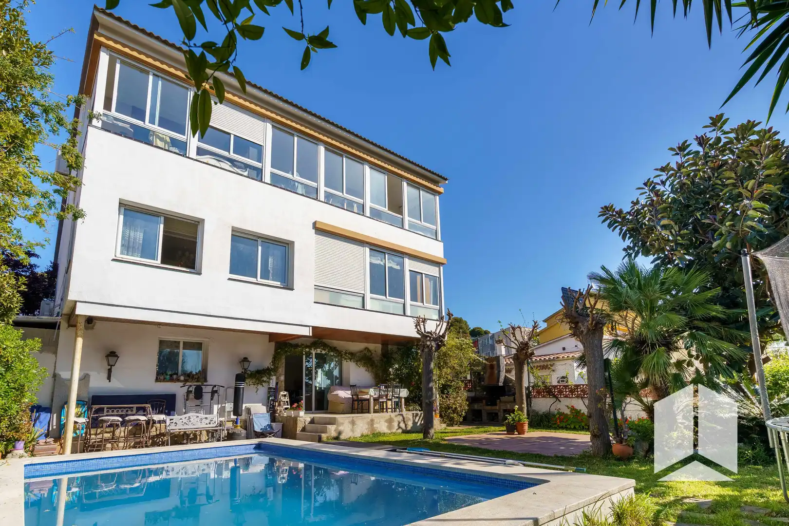 Vista exterior de Casa o xalet en venda en Castelldefels amb Piscina