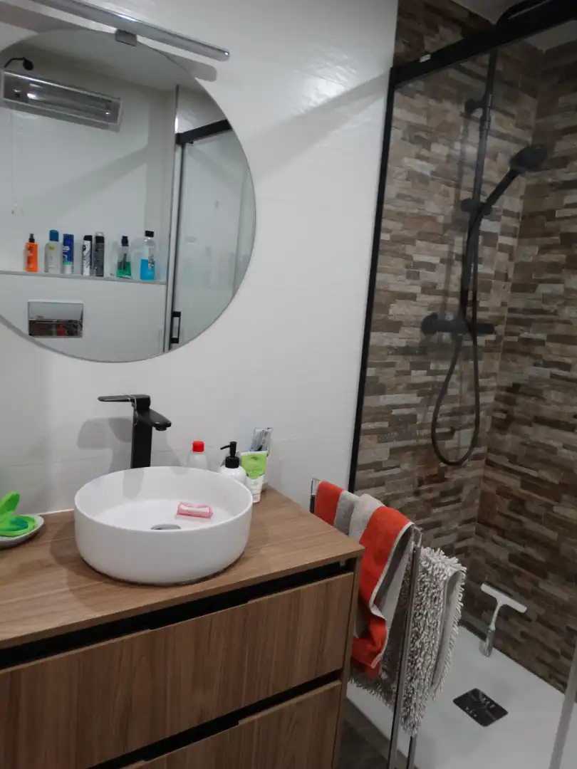 Bathroom of Ground floor for sale in Vilanova i la Geltrú  with Air Conditioner, Private garden and Terrace