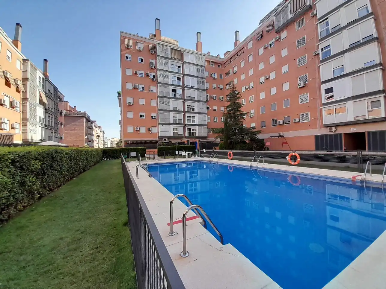Swimming pool of Flat for sale in Madrid  with Air Conditioner, Heating and Parquet flooring