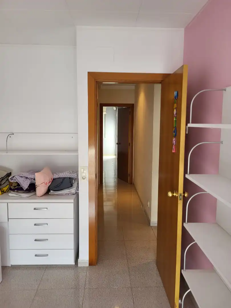 Wohnung zur Miete in Vilobí d'Onyar mit Klimaanlage, Heizung und Ofen