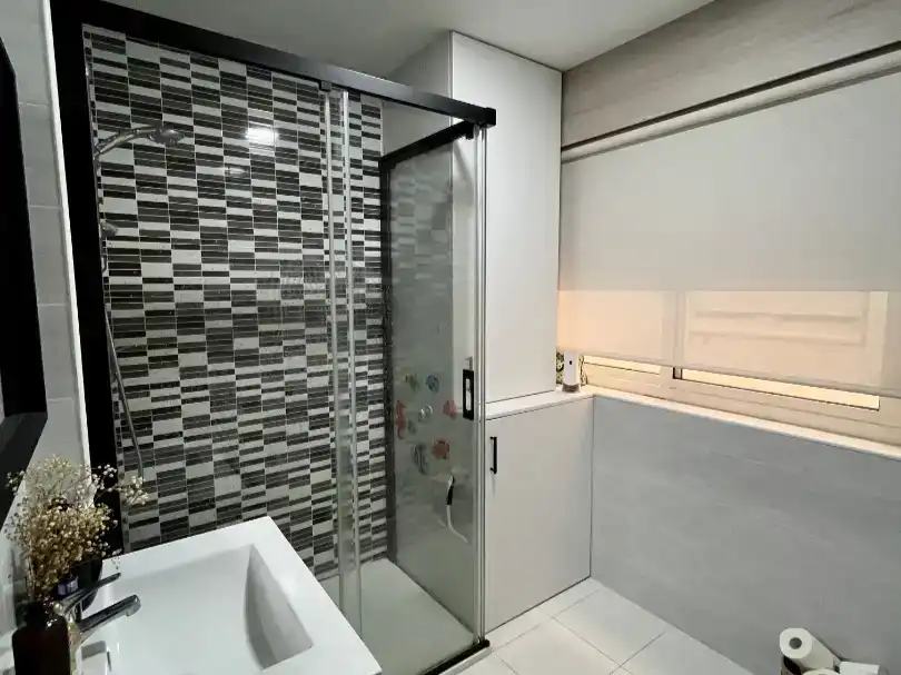 Badezimmer von Wohnungen zur Miete in Arzúa mit Parkett, Möbliert und Balkon