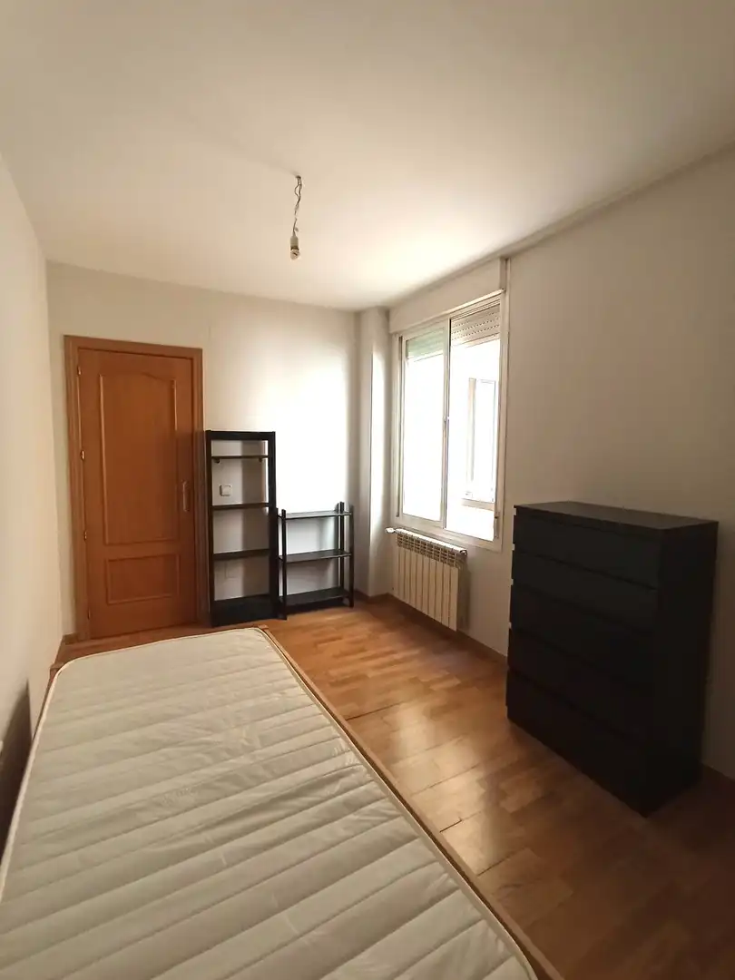 Schlafzimmer von Wohnung zur Miete in Parla mit Heizung, Parkett und Ofen