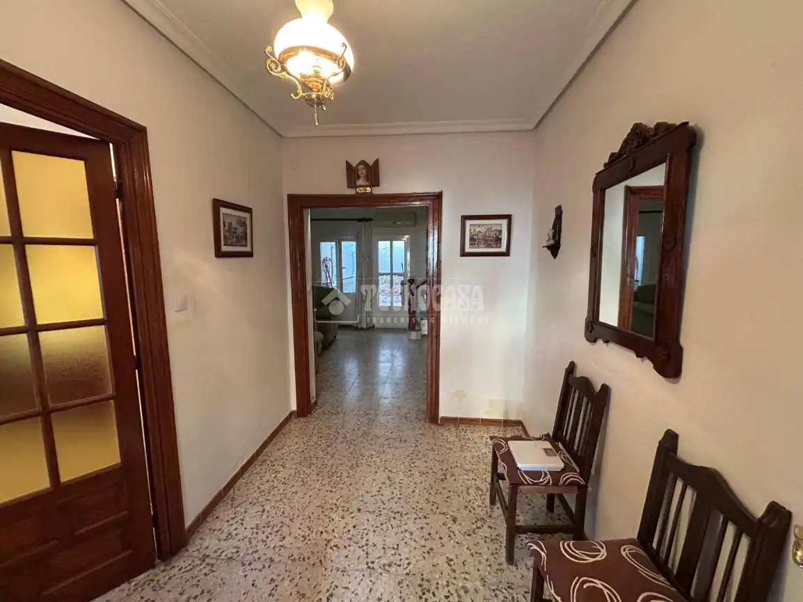 Casa adosada en venda en Baeza amb Aire condicionat i Balcó