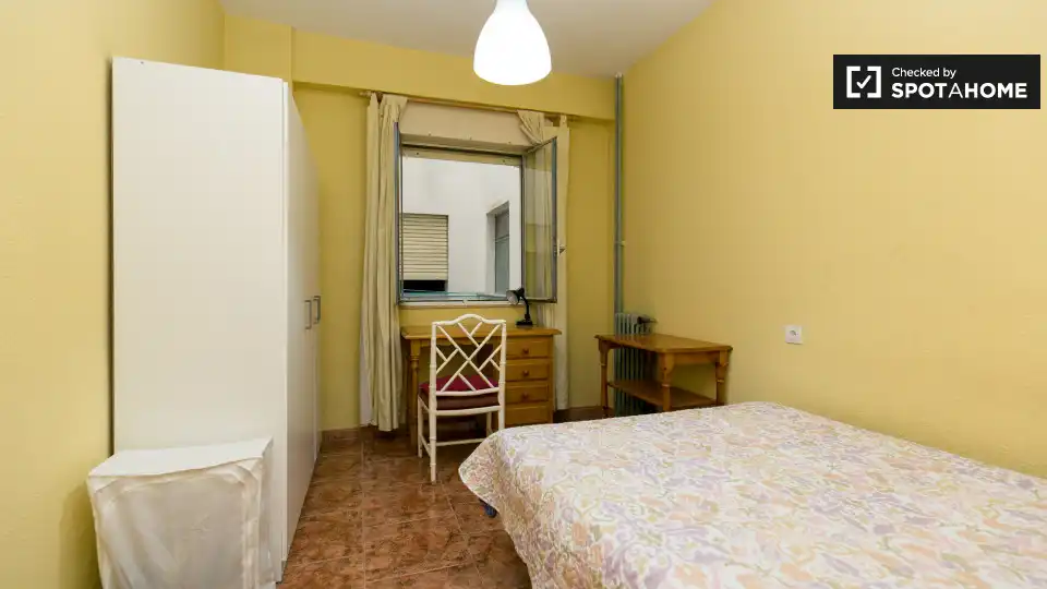 Room in San Matías - Realejo