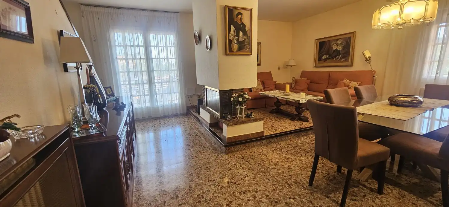 Sala de estar de Casa o chalet en venta en Corbera de Llobregat con Aire acondicionado, Calefacción y Terraza