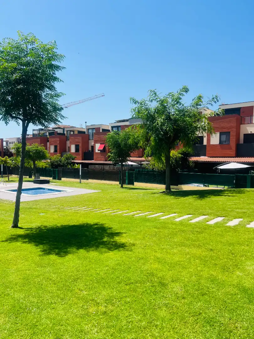 Piscina de Casa adosada en venta en Reus con Aire acondicionado, Calefacción y Jardín privado