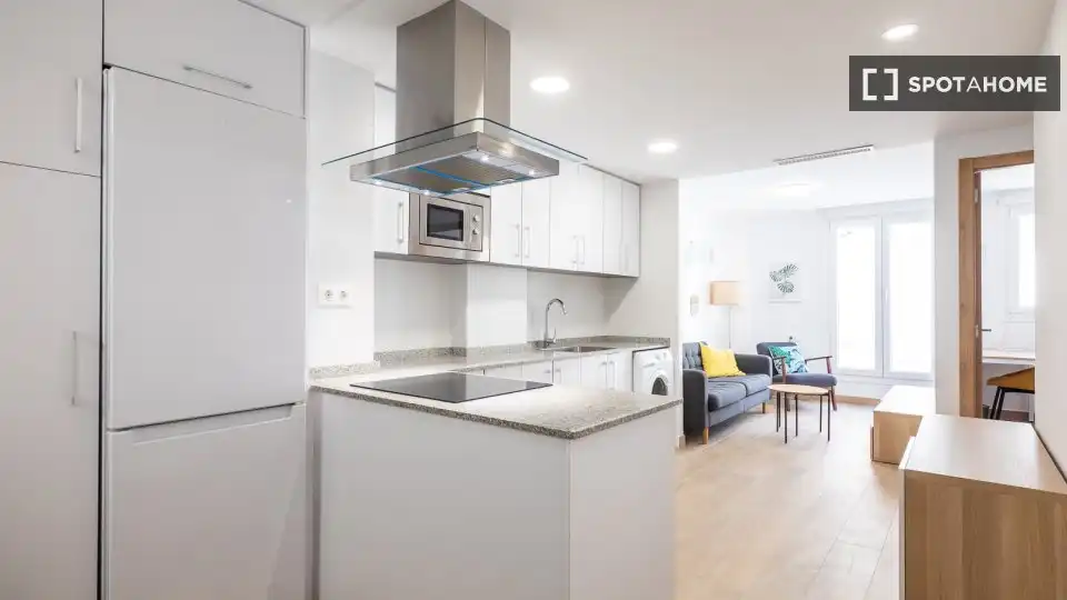 Kitchen of Flat for share in Burjassot  with Air Conditioner, Heating and Furnished