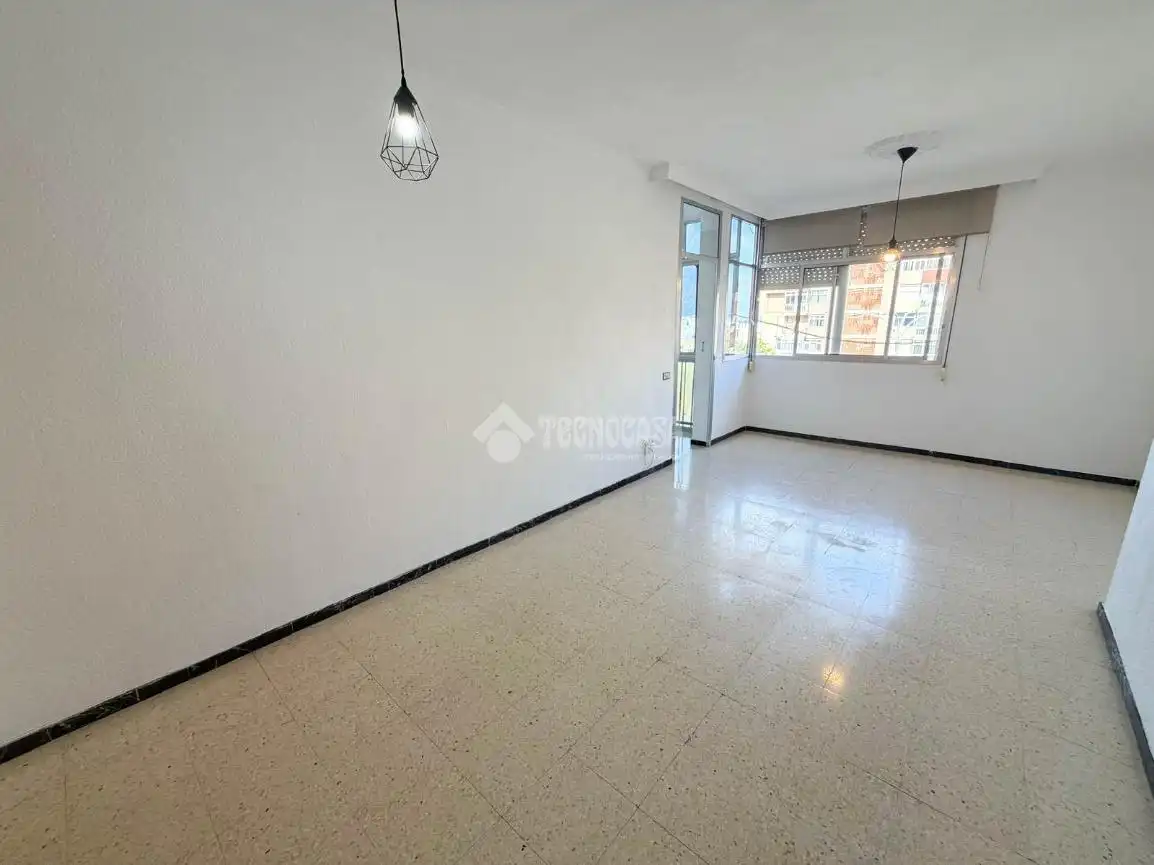 Sala d'estar de Pis en venda en Las Palmas de Gran Canaria amb Aire condicionat i Terrassa
