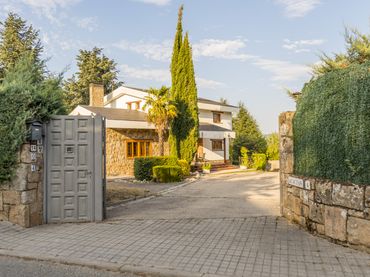 Casa amb piscina en venda a Avenida de las Acacias