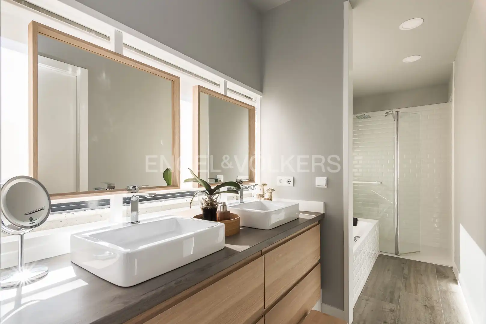 Bathroom of Houses for sale in Pozuelo de Alarcón  with Air Conditioner, Heating and Private garden