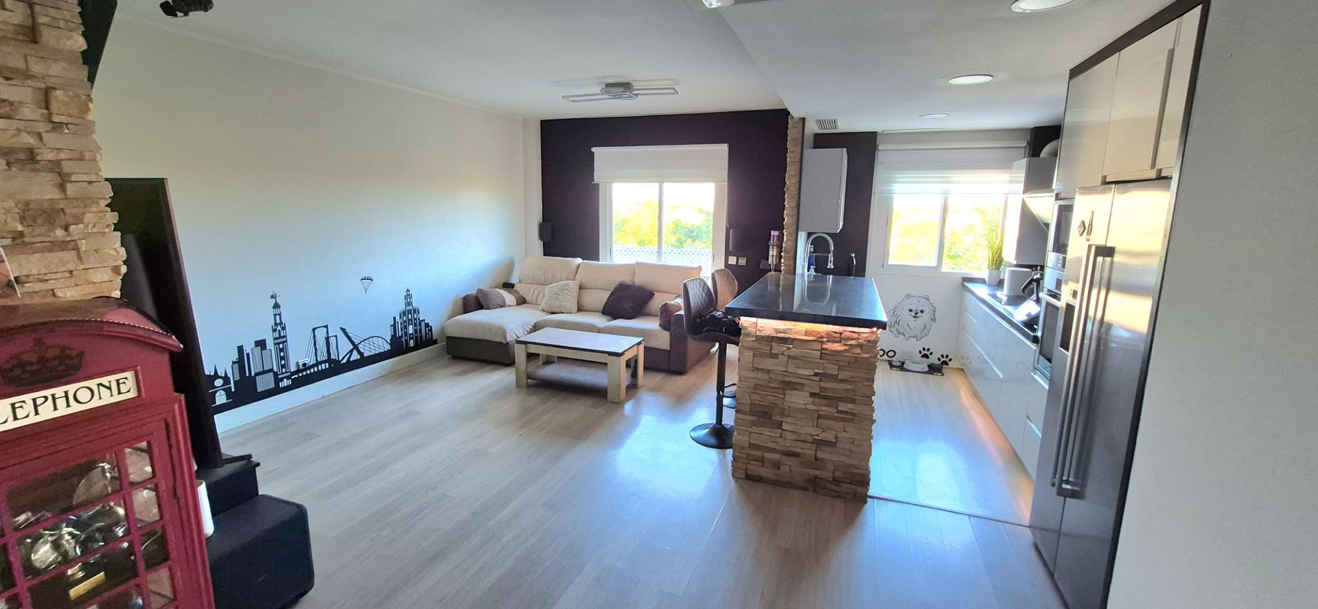 Living room of Flat for sale in  Sevilla Capital  with Air Conditioner, Heating and Parquet flooring