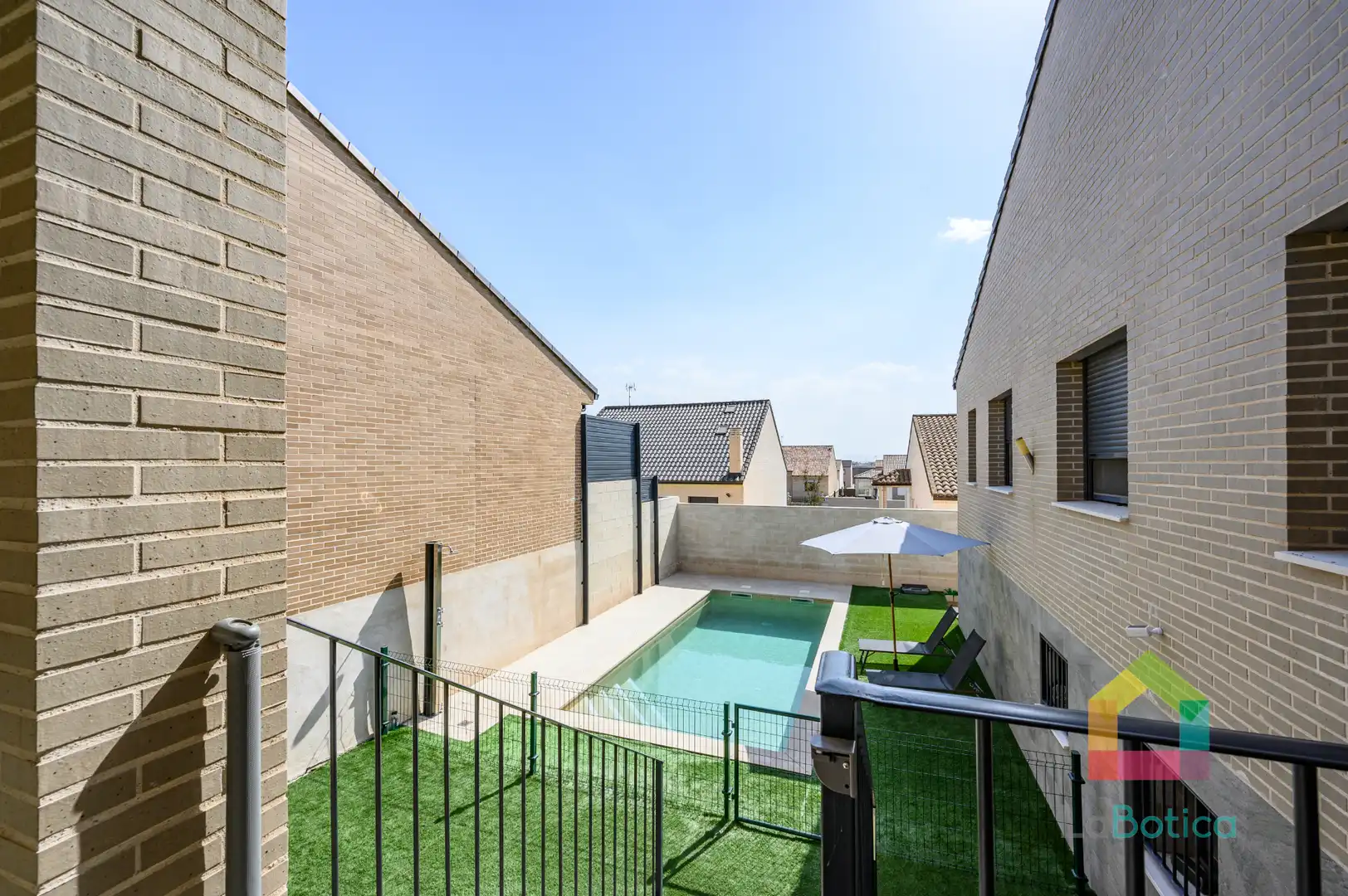 Piscina de Casa o xalet en venda en Olías del Rey amb Aire condicionat, Calefacció i Terrassa
