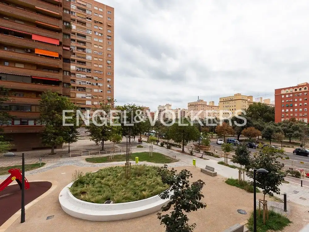 Außenansicht von Wohnung zur Miete in Valencia mit Klimaanlage, Heizung und Parkett