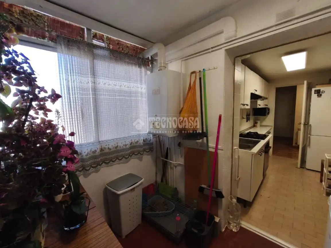 Piso en venta en Azuqueca de Henares con Calefacción, Terraza y Balcón
