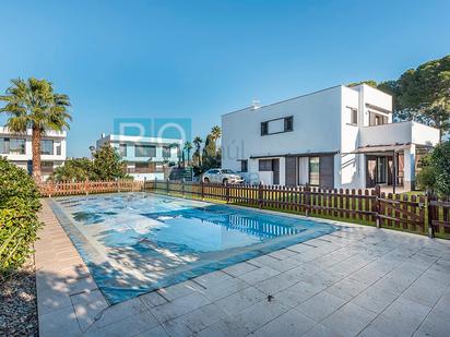 Swimming pool of House or chalet for sale in Cambrils  with Air Conditioner, Terrace and Swimming Pool