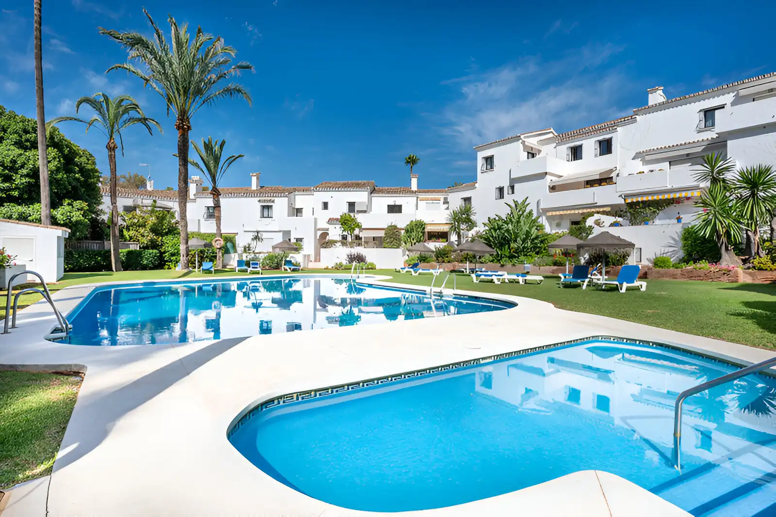 Jardí de Casa adosada en venda en Marbella amb Calefacció, Terrassa i Piscina
