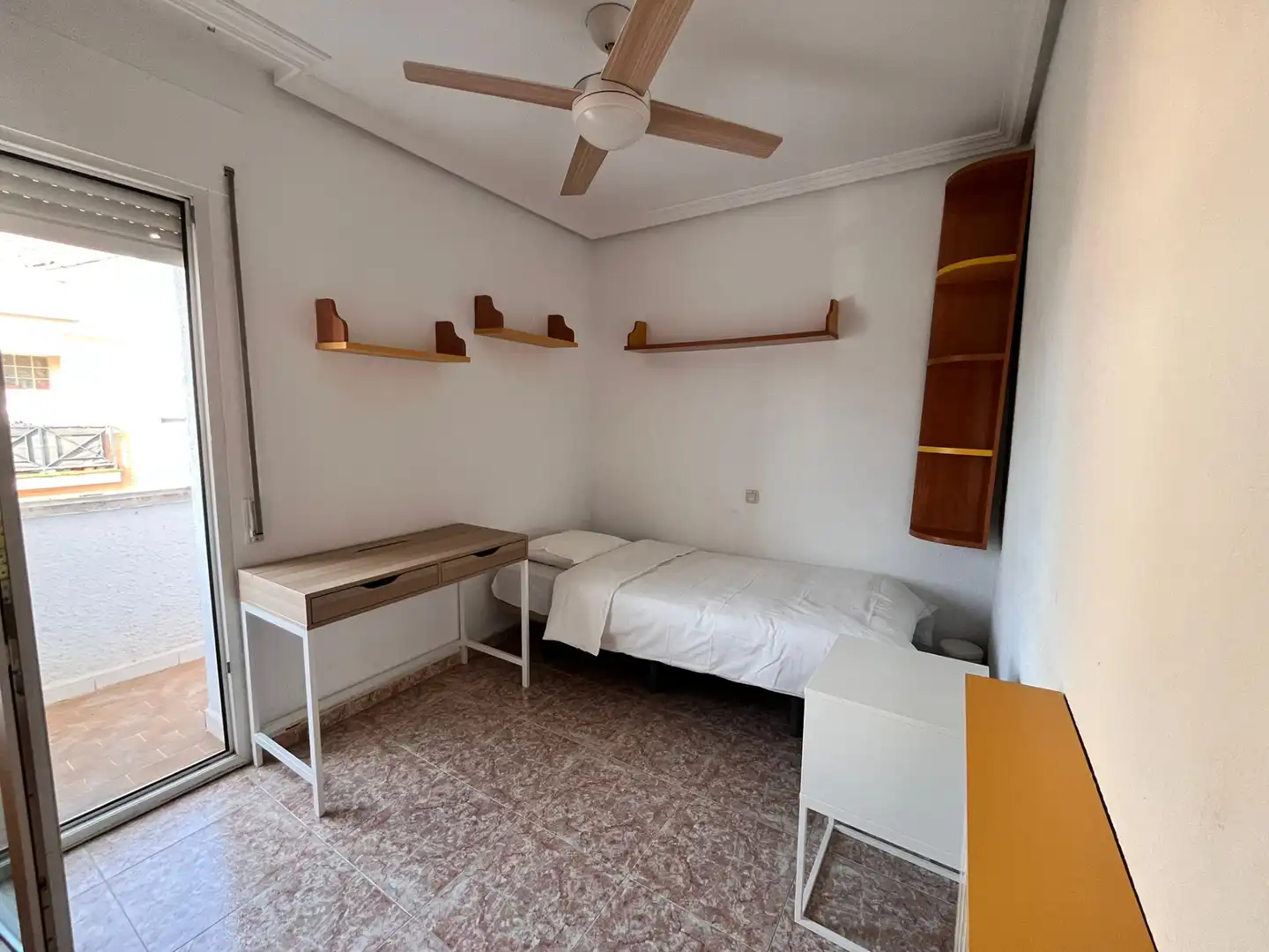 Dormitori de Casa o xalet de lloguer en Madrid amb Aire condicionat, Moblat i Internet