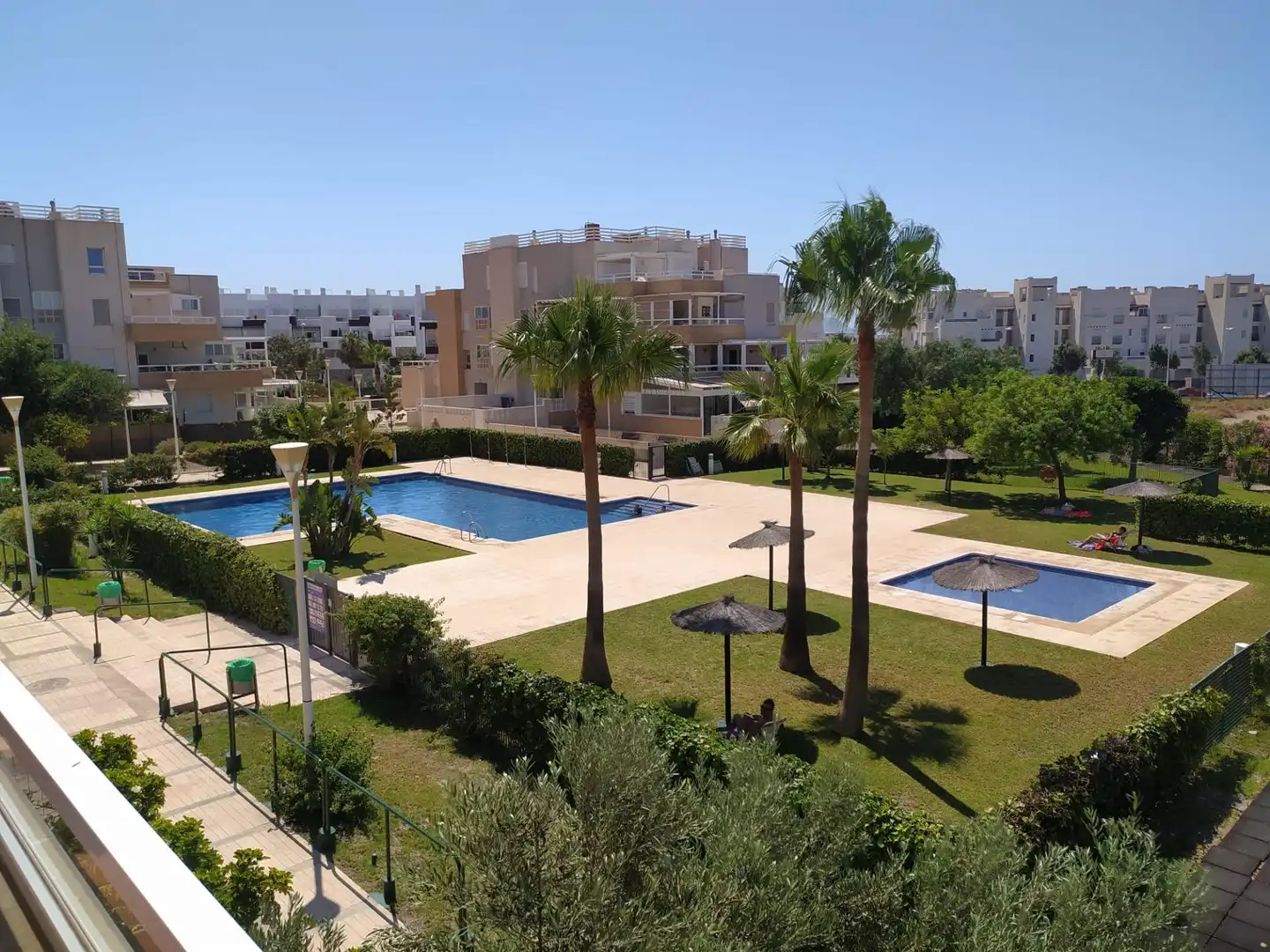 Schwimmbecken von Dachboden zur Miete in Almería mit Klimaanlage, Terrasse und Möbliert